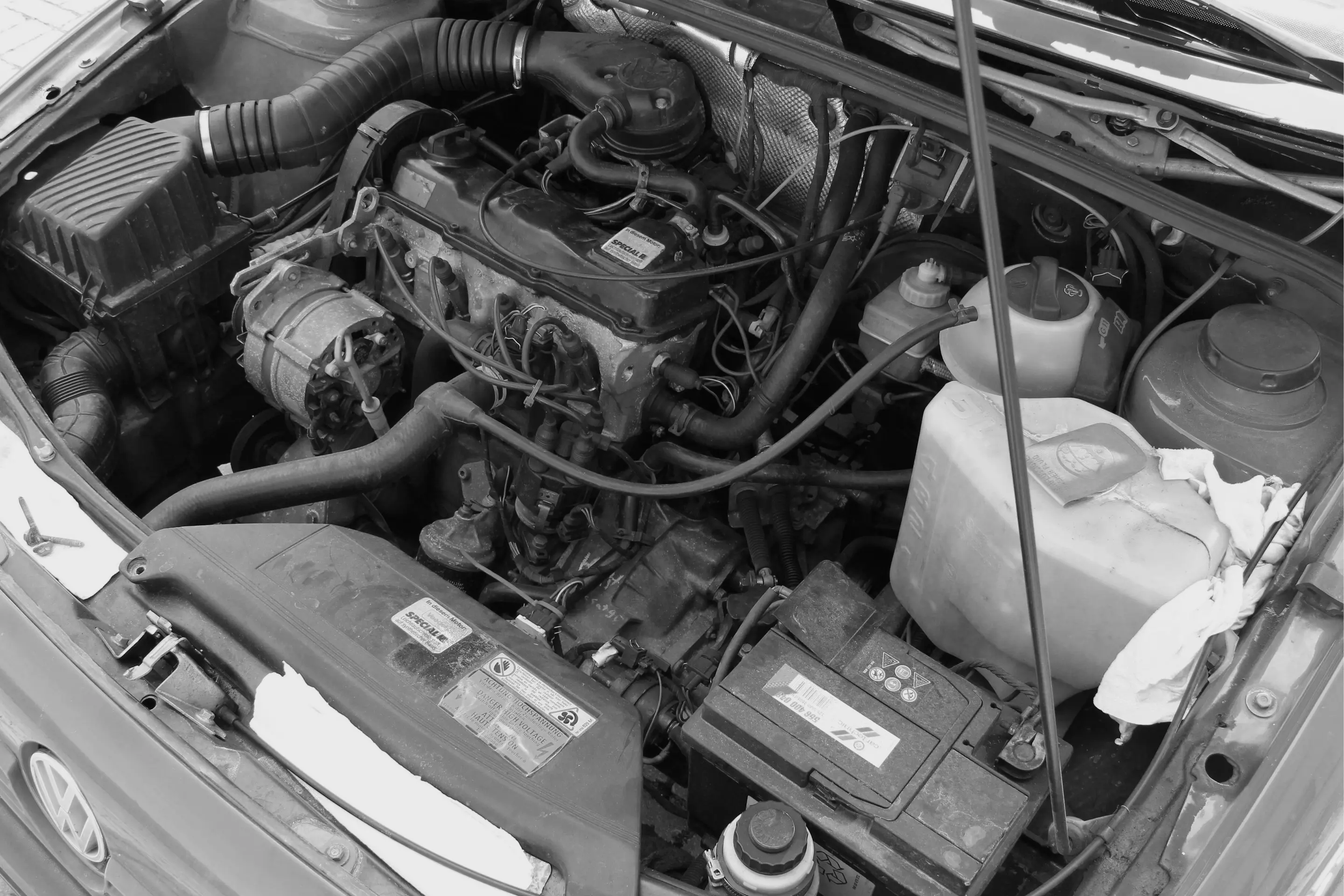 Projekt-Wasserwerfer-Motorraum-ohne-Elektronik