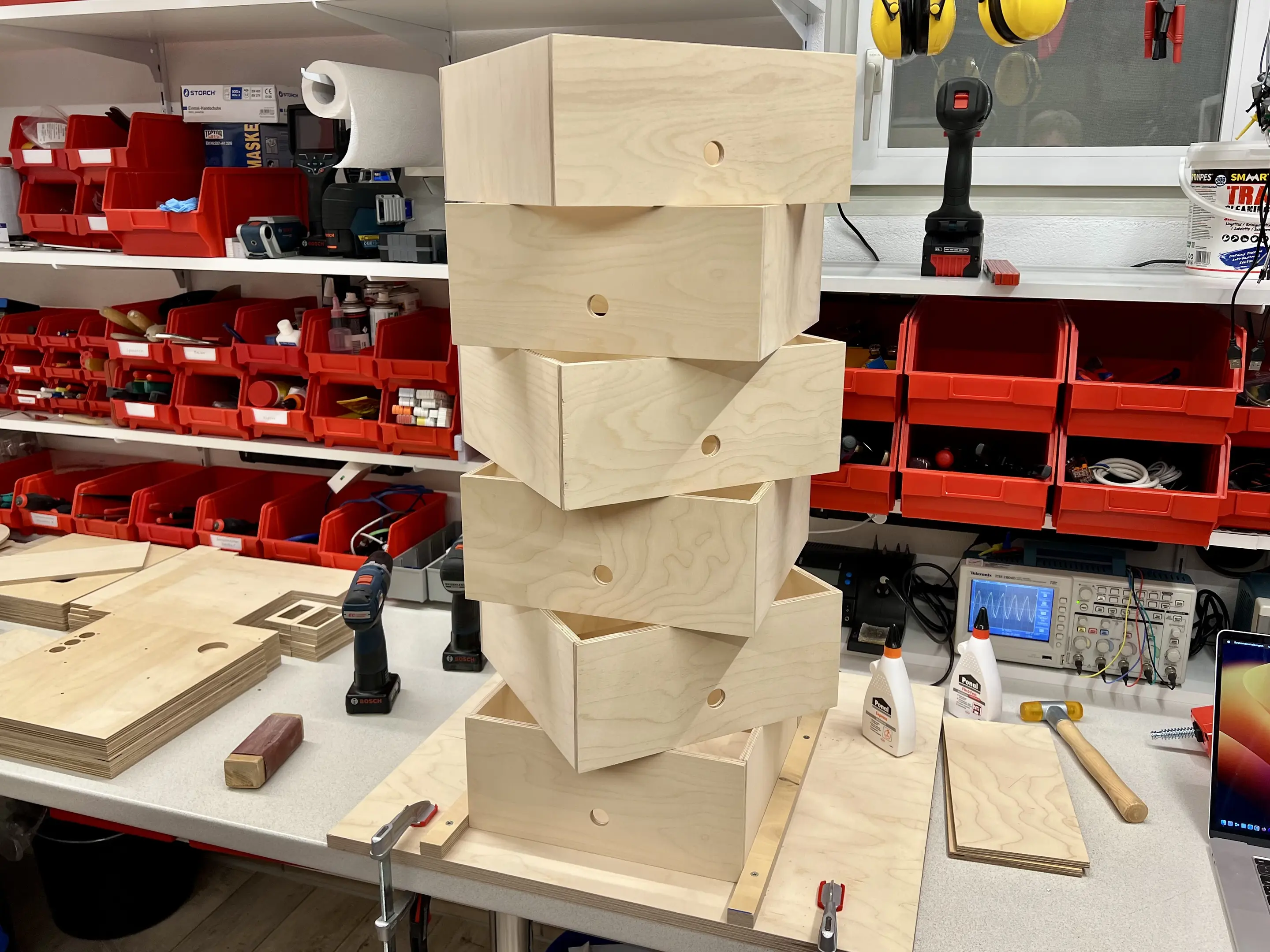 Messebau Werkstatt CNC-Fräse Gehäuse Holz