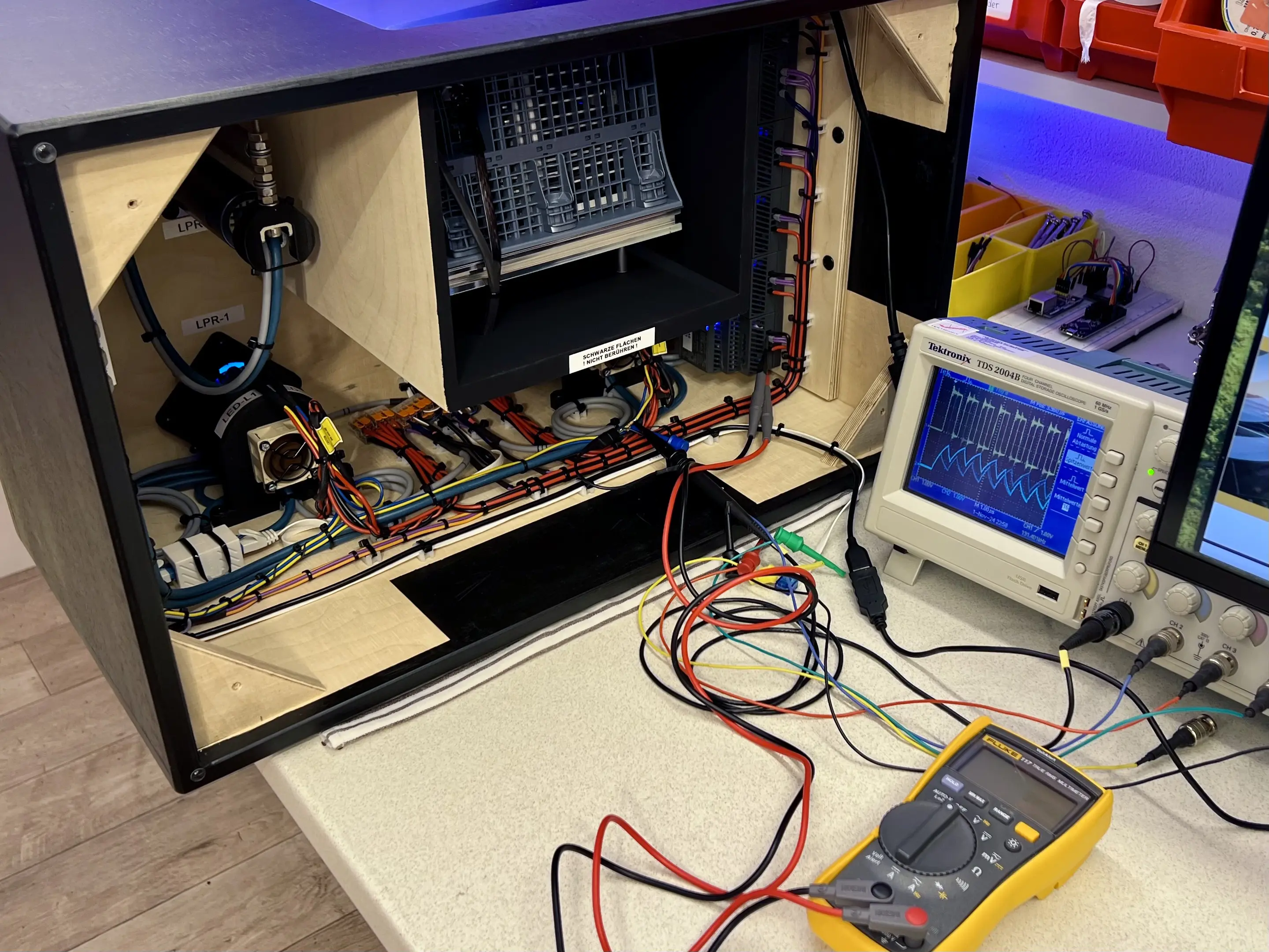 messebau werkstatt elektronik elektrowerkstatt testlaeufe