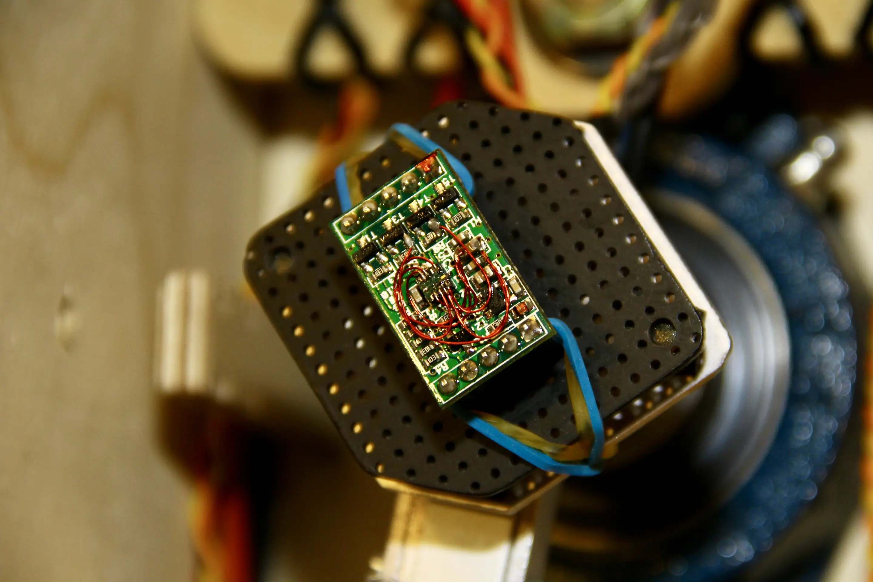 Projekt Kugelwaage BMA280-Beschleunigungssensor LGA-14-Gehäuse montiert