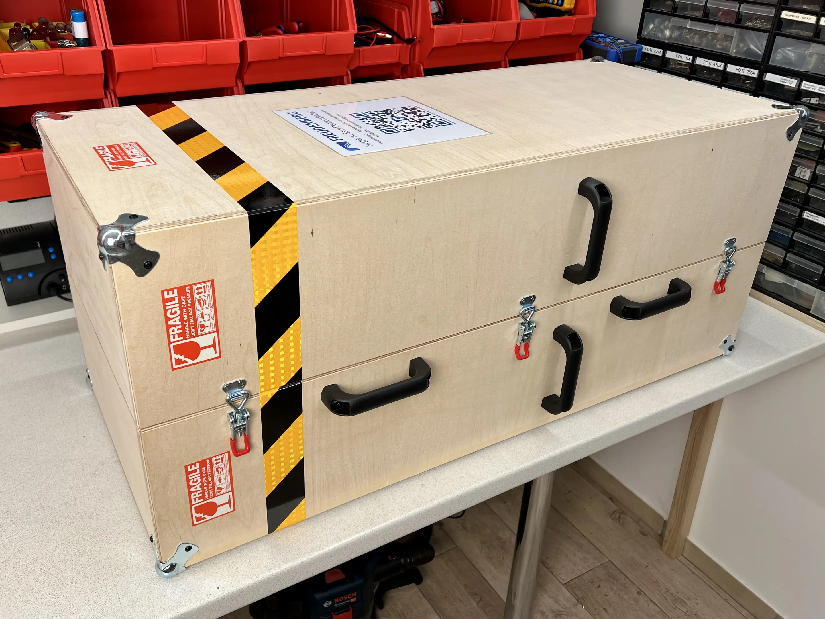 Projekt Messeexponat Transportkiste Griffe Beschläge