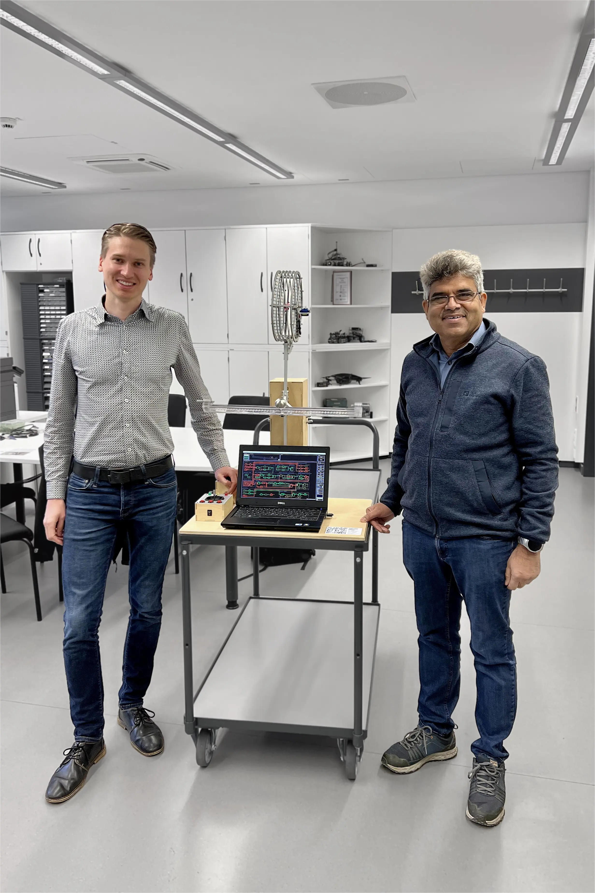 Spende THWS Technische Hochschule Würzburg-Schweinfurt Regelungstechnik Labor Johannes Glaser und Prof Dr Ali