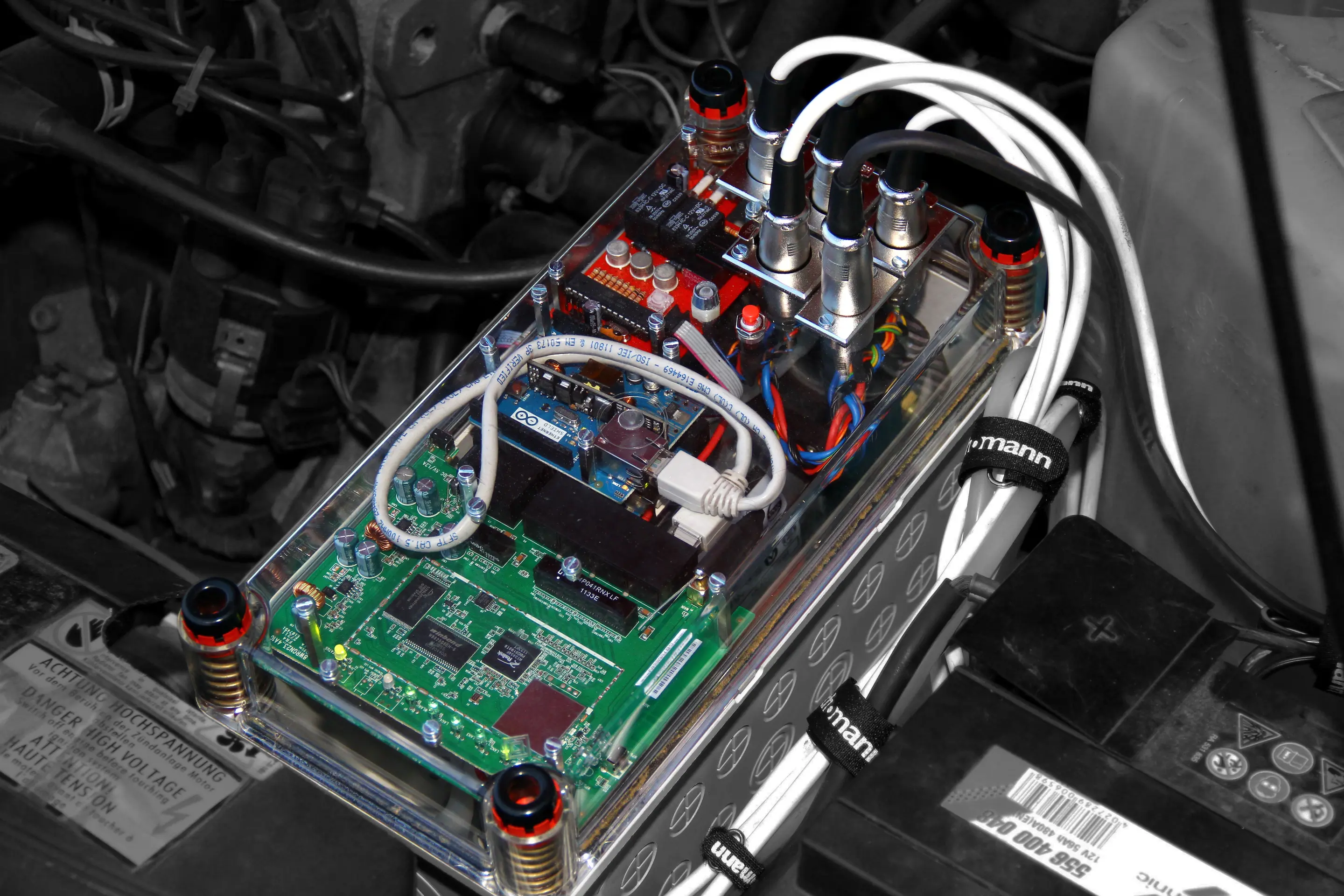Projekt‑Wasserwerfer‑Elektronik‑im‑Motorraum‑Arduino