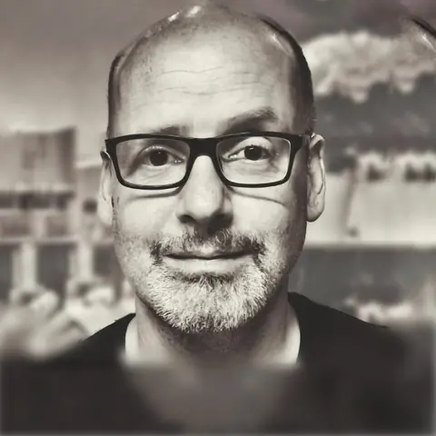 Rezension-Symeo-Daniel-Evers-Portrait