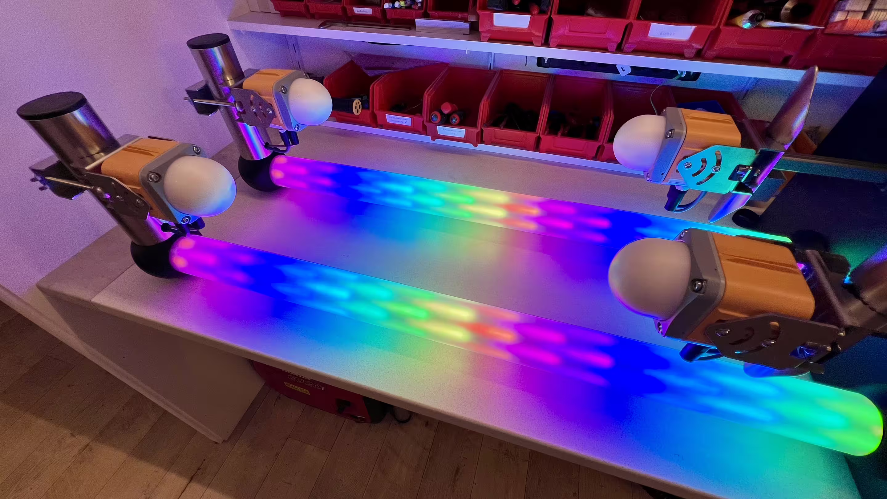 Messebau Werkstatt Testläufe LED-Streifen Acrylglas
