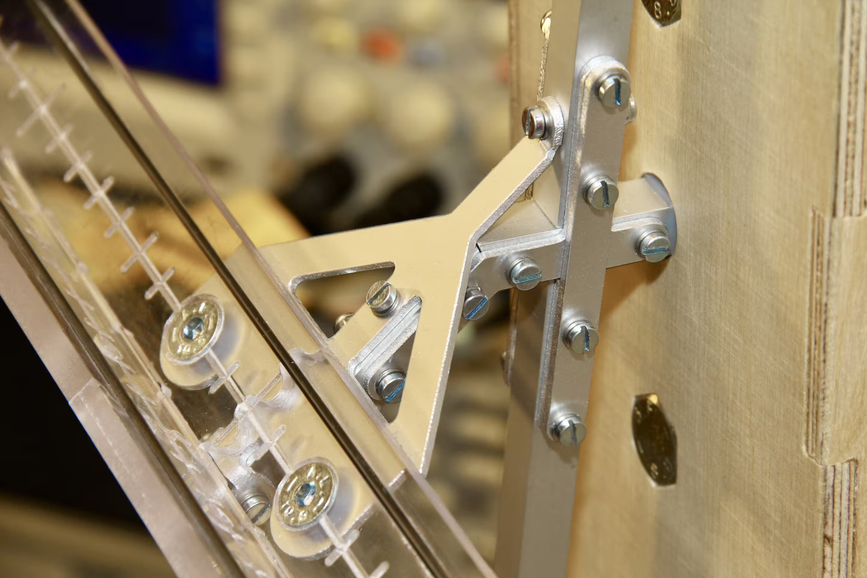 Projekt Kugelwaage Aluminiumkonstruktion Acrylglas Kohlefaserstab Spannungsteiler