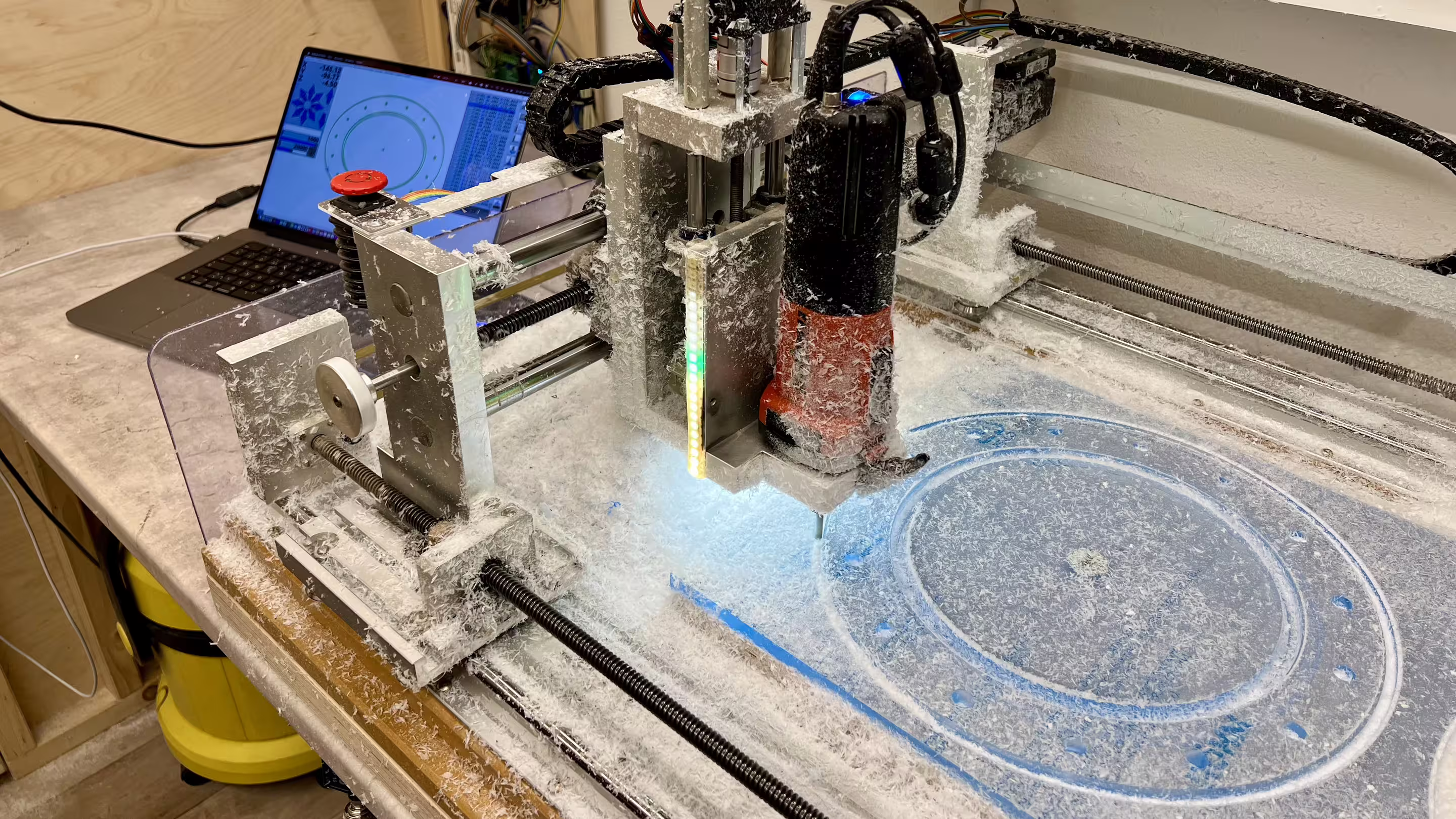 Projekt Messeexponat CNC‑Fräse Acrylglas Flansche