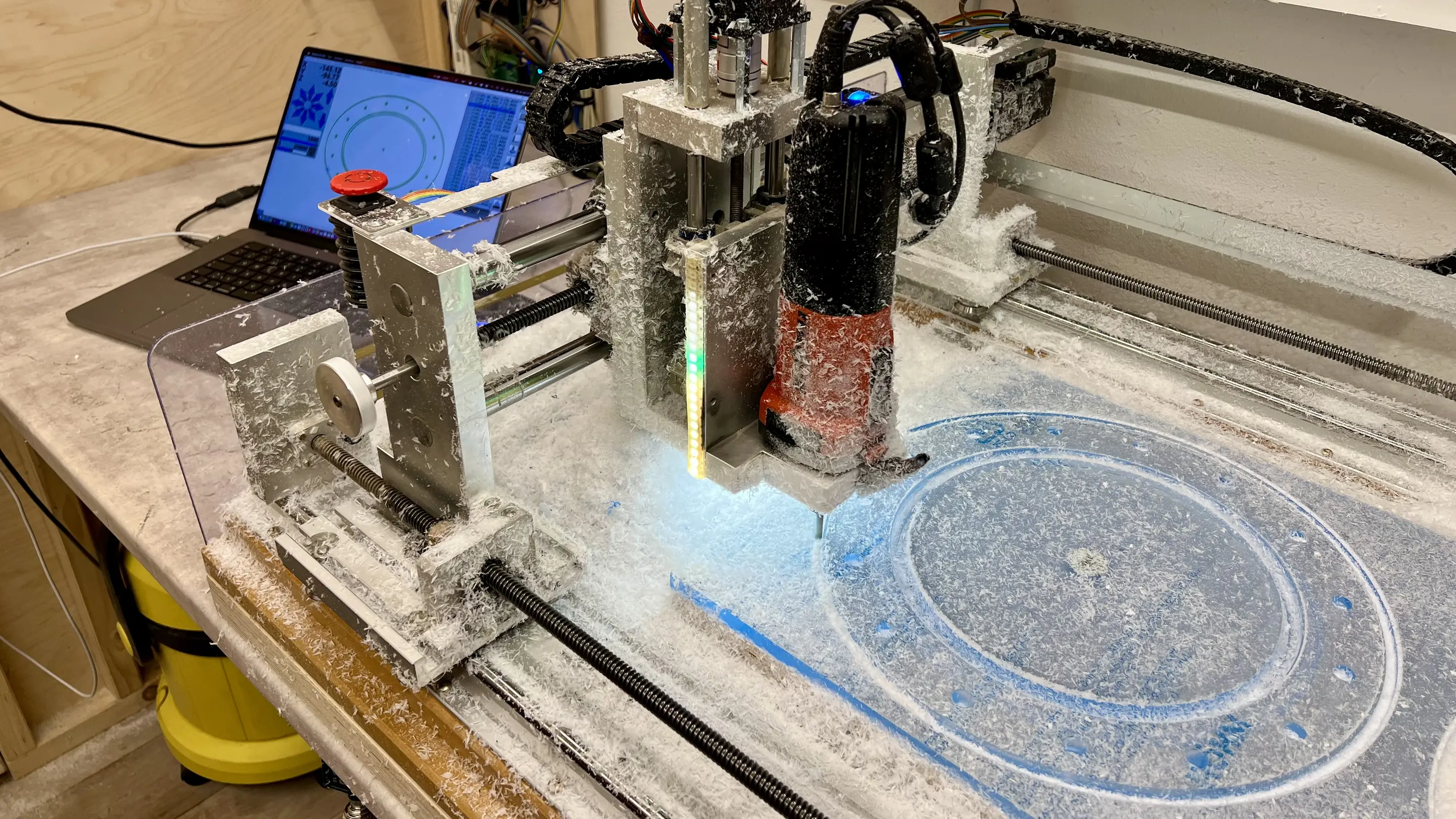 Projekt Messeexponat CNC‑Fräse Acrylglas Flansche
