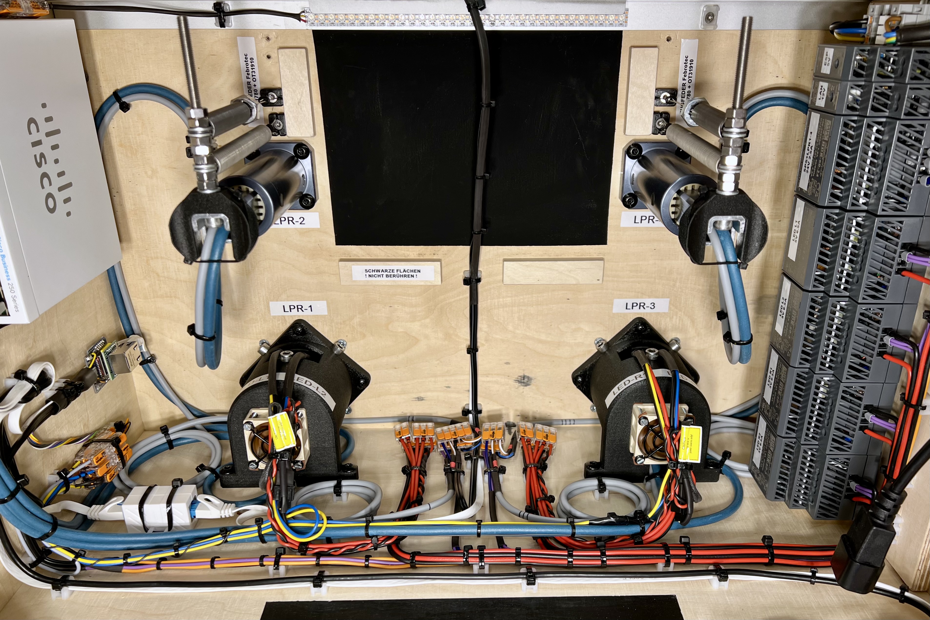 Projekt Radar Demonstrator Sockel Elektronik Netzteile Ethernet Switch